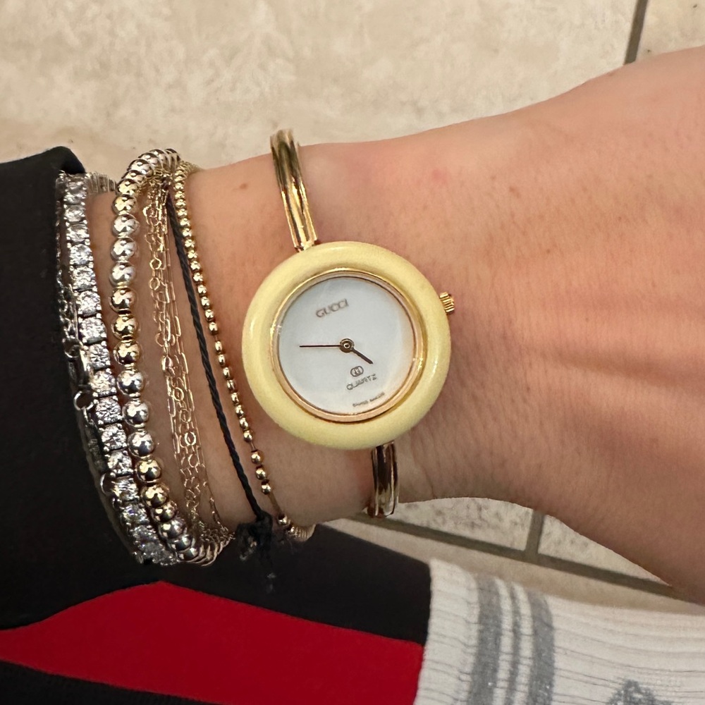 Gucci Bezel Elegant Gold Watch
